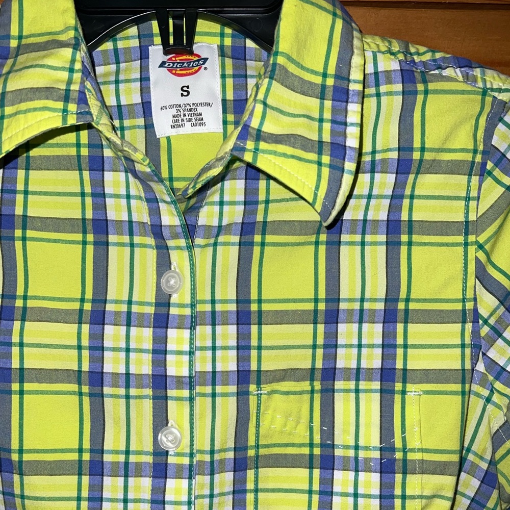 Dickies plaid button down short sleeve shirt/top. Size small. EUC - Picture 3 of 7